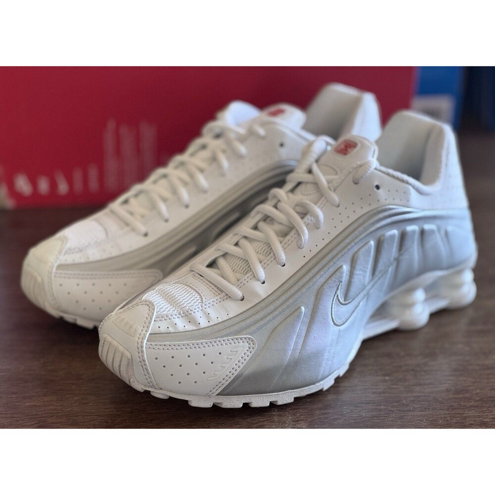 Men’s Size 9 Nike Shox R4 White Metallic Silver AR3565-101 New In Box